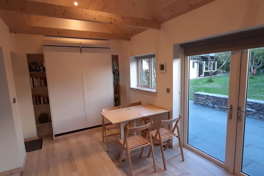 Cosy Cabin Near Lough Hyne สกิบเบอรีน ภายนอก รูปภาพ