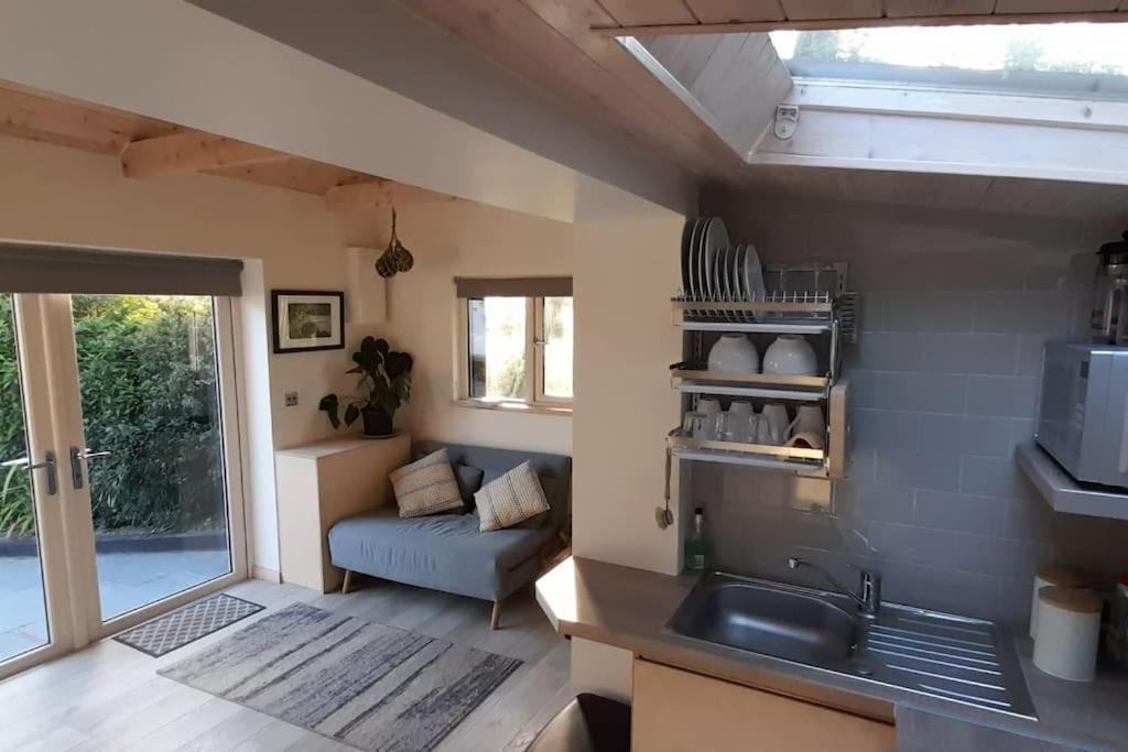 Cosy Cabin Near Lough Hyne สกิบเบอรีน ภายนอก รูปภาพ